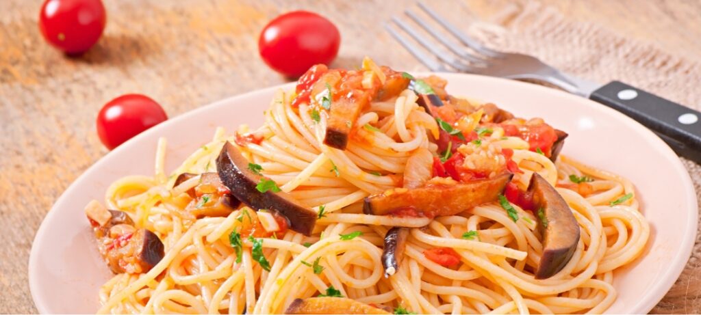 Recette de spaghetti aux aubergines et au chèvre imaginée par les pâtes Landreau.